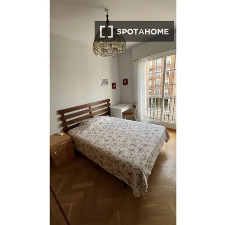 Rent this 2 bed room on Madrid in Esc.Super. Internet y Nuevas Tecnologías, Calle de Bustamante