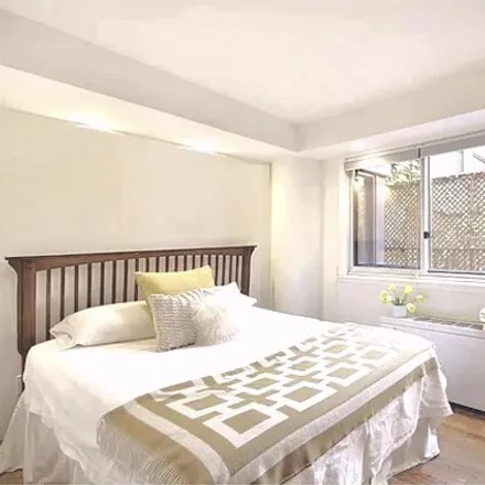 Image 6 - Gristedes, 1208 1st Avenue, New York, NY 10021, USA - Apartment for sale