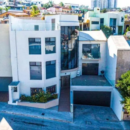 Buy this 6 bed house on Calle Cerro de la Silla 5514 in Lomas de Aguacaliente 5ta Secc., 22025 Tijuana