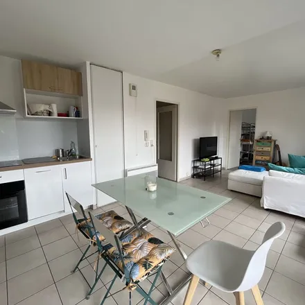 Rent this 2 bed apartment on Chaussée Jules Ferry in 80000 Amiens, France