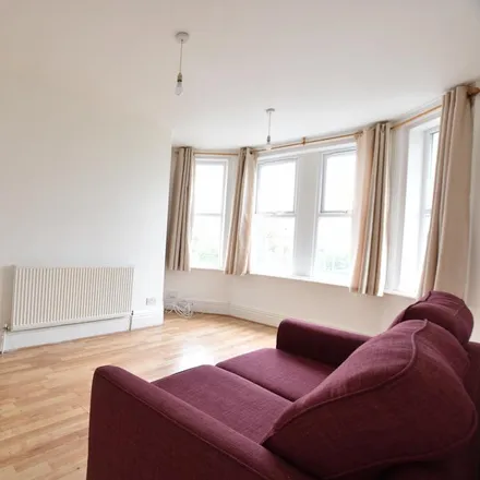 Rent this 1 bed apartment on Crescent Road in Luton, LU2 0AH