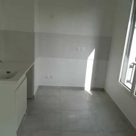 Rent this 3 bed apartment on 124 Rue Gabriel Péri in 92700 Colombes, France