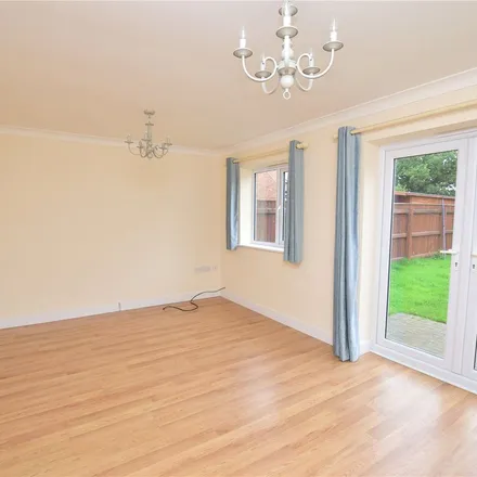 Rent this 3 bed duplex on 12 Quantock Gardens in Healing, DN41 7AB