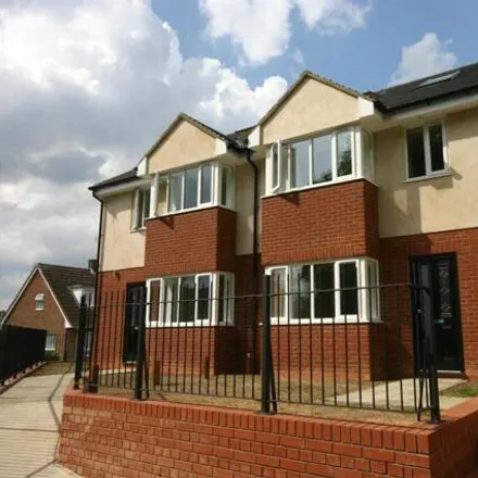 Rent this 4 bed townhouse on Buckingham Road in Bletchley, MK3 5HL