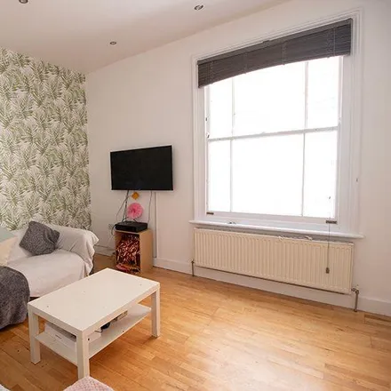 Rent this 5 bed apartment on Wong's in 157-159 Mansfield Road, Nottingham