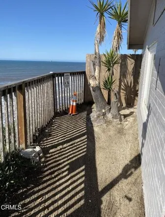 Image 3 - 6587 Del Playa Drive, Isla Vista, CA 93117, USA - House for sale