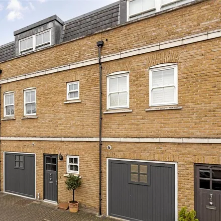 Rent this 4 bed townhouse on Petworth Street in London, SW11 4QT