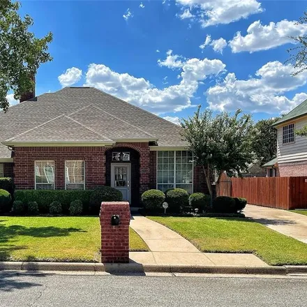 Buy this 3 bed house on 3920 Coulter Lane in Arlington, TX 76016