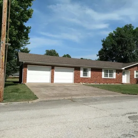 Buy this 3 bed house on 578 North Claud Avenue in Bolivar, MO 65613