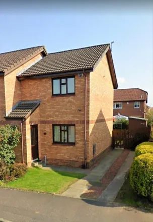Rent this 2 bed duplex on Falcon Drive in Larbert, FK5 4QX