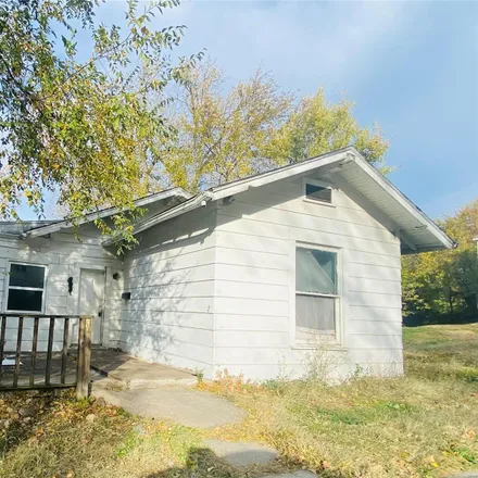 Buy this 2 bed house on 423 Olive Street in Hannibal, MO 63401