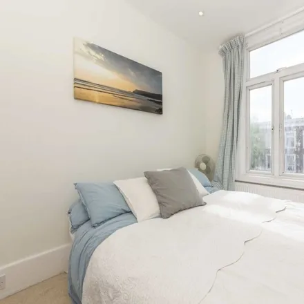 Rent this 4 bed apartment on Grafton Primary School in Eburne Road, London