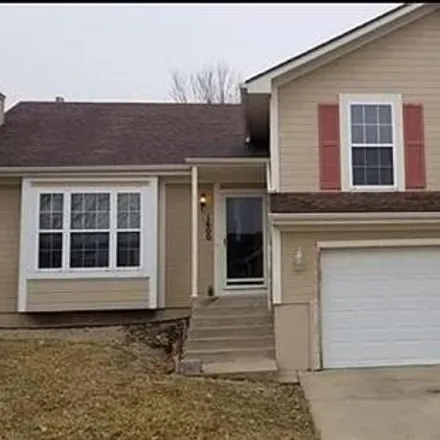 Image 2 - 1600 Cove Drive, Raymore, MO 64083, USA - House for sale