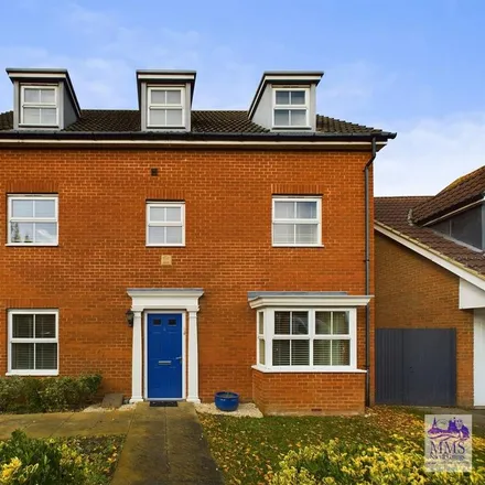 Rent this 5 bed house on FitzGilbert Close in Gillingham, ME7 2WE