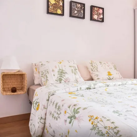 Rent this 3 bed room on Carrer del Doctor Martí i Julià in 08903 l'Hospitalet de Llobregat, Spain