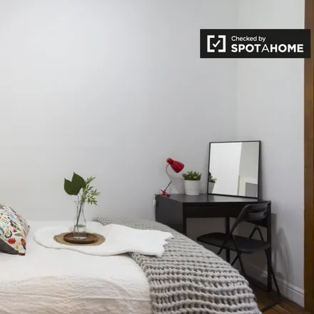 Rent this 11 bed room on Calle de las Navas de Tolosa in 10, 28013 Madrid