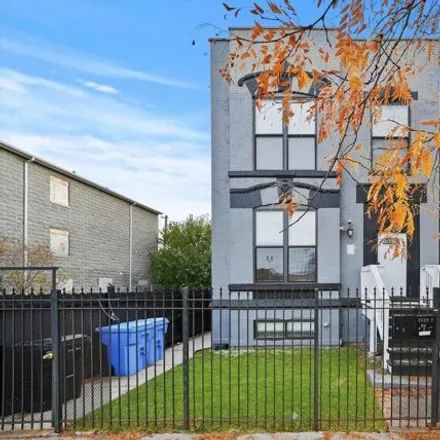 Buy this 6 bed house on 2121 West Adams Street in Chicago, IL 60612
