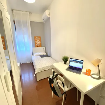 Image 5 - Magda, Via Prospero Petroni, 70121 Bari BA, Italy - Apartment for rent