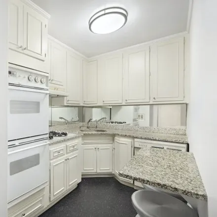 Image 9 - 27 East 65th Street, New York, NY 10065, USA - Apartment for sale