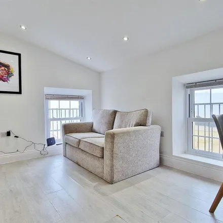 Image 7 - Southcliff Mews, Seaview Heights, Tendring, CO14 8ET, United Kingdom - Apartment for rent