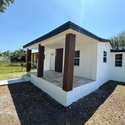 Image 4 - 3540 Northwest 101st Street, Miami-Dade County, FL 33147, USA - House for sale