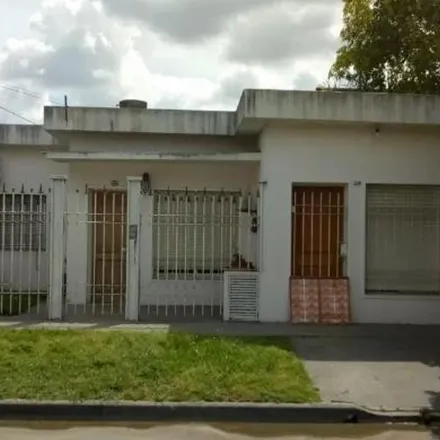 Buy this 2 bed house on Santo Domingo 602 in Partido de Morón, 1722 Castelar