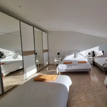 Rent this 3 bed apartment on 84190 Beaumes-de-Venise