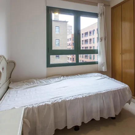 Rent this 3 bed room on Ciutat de les Arts i les Ciències in Avinguda del Professor López Piñero (Historiador de la Medicina), 7