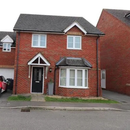 Rent this 4 bed duplex on 9 Brown Close in Hunsbury Grange, NN5 4UJ