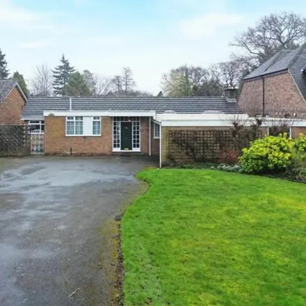 Buy this 4 bed house on Spring Close in Blossomfield, B91 1RA