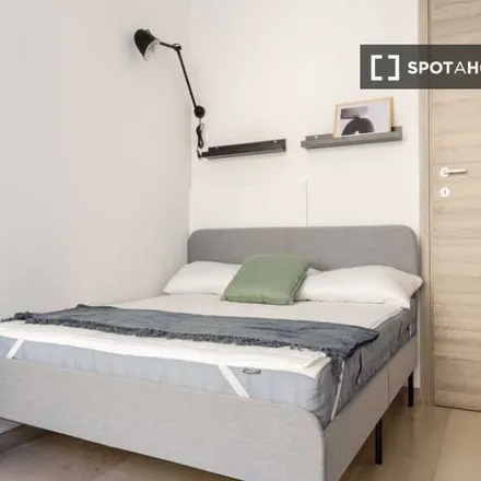 Rent this 4 bed room on IP in Viale Regina Margherita, 20122 Milan MI