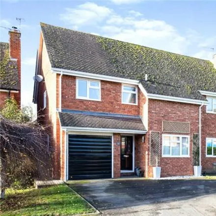 Buy this 5 bed house on Campden Lawns in Alderminster, CV37 8PA