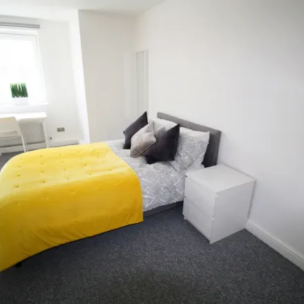 Rent this 2 bed apartment on Samara Plaza in Clarendon Road, Leeds