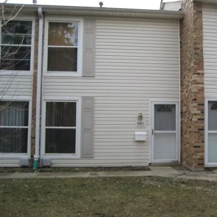 Rent this 2 bed townhouse on Hilldale Golf Club in 1625 Ardwick Drive, Hoffman Estates