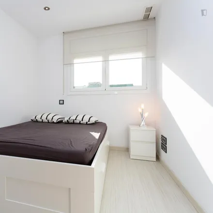 Rent this 3 bed apartment on Avinguda de Vilanova in 3, 08902 l'Hospitalet de Llobregat