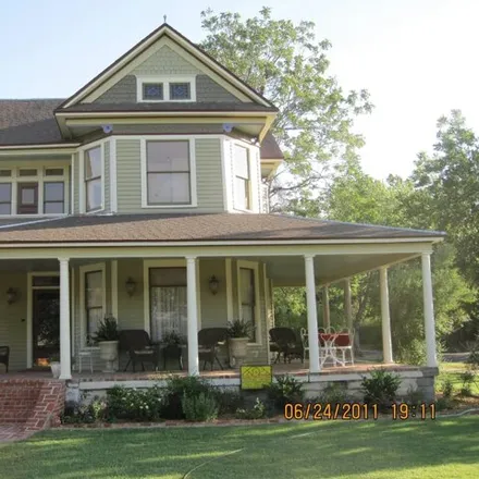 Buy this 5 bed house on Stephens County Genealogy Library in 321 North 8th Street, Duncan