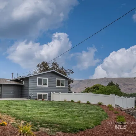 Buy this 4 bed house on 320 Karin Avenue in Lewiston, ID 83501