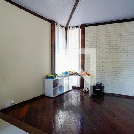 Buy this 3 bed apartment on Estrada Francisco da Cruz Nunes in Cantagalo, Niterói - RJ