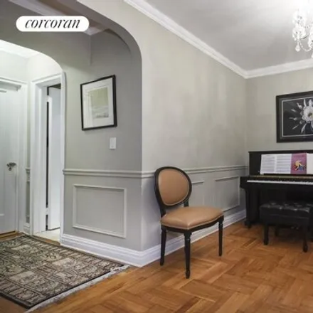 Image 2 - 325 East 77th Street, New York, NY 10075, USA - Apartment for sale