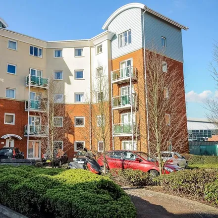 Rent this 2 bed apartment on Reynolds Avenue in Redhill, RH1 1TJ