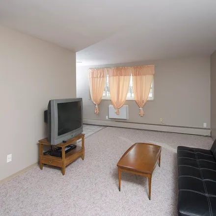 Image 6 - Flamingo Plus Cannabis, 2565 Portage Avenue, Winnipeg, MB R3J 0N9, Canada - Apartment for rent