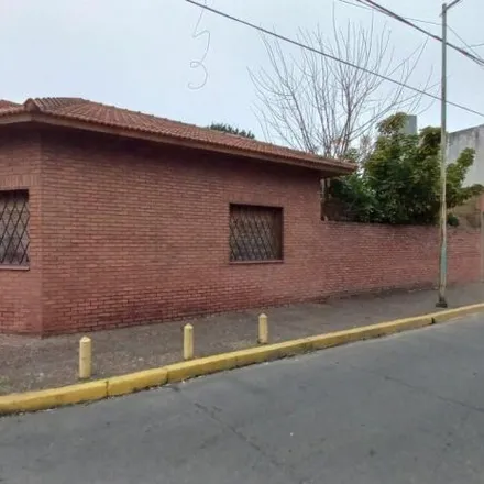 Image 1 - Brown y Liniers, Avenida Hipólito Yrigoyen, Partido de Lomas de Zamora, Temperley, Argentina - House for sale