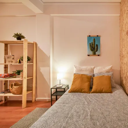 Rent this 6 bed room on Praça Dona Filipa in Praça Rainha Dona Filipa, 1600-488 Lisbon