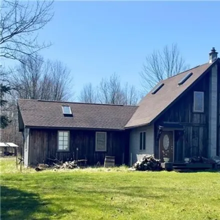 Buy this 3 bed house on 8560 Townline Road in Hartland, Niagara County