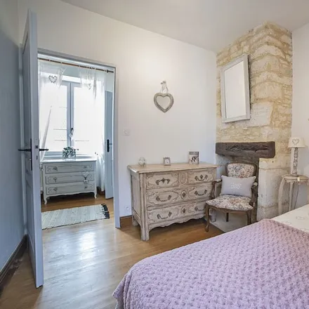 Rent this 3 bed house on 24570 Condat-sur-Vézère