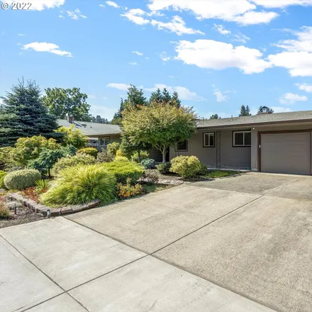 Buy this 3 bed house on 1137 North Maple Street in Canby, OR 97013