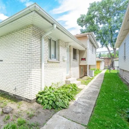 Buy this 3 bed house on 12215 South Green Street in Chicago, IL 60827