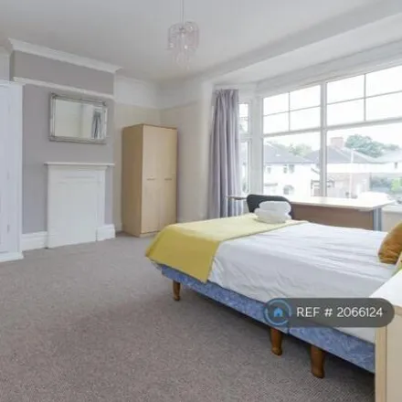 Rent this 5 bed townhouse on Holy Apostles in Imperial Avenue, Leicester
