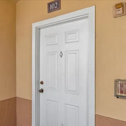 Image 4 - 1051 Villagio Circle, Sarasota, FL 34237, USA - Condo for sale