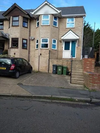 Rent this 3 bed duplex on Saint Mary's Road in Cowes, PO31 7JH